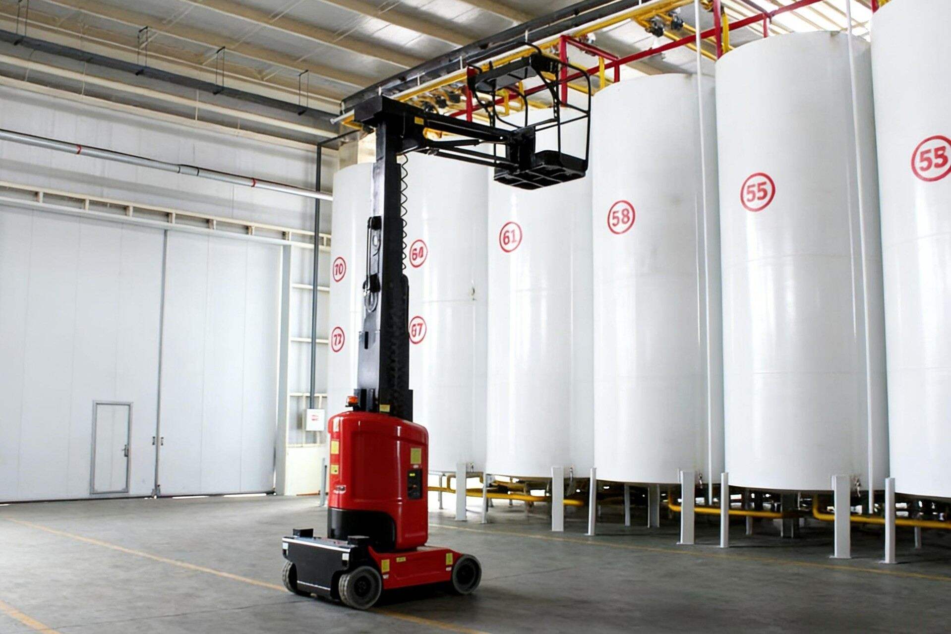 When to Use Telescopic Mast Lift for Medium-Height Aerial Operations?