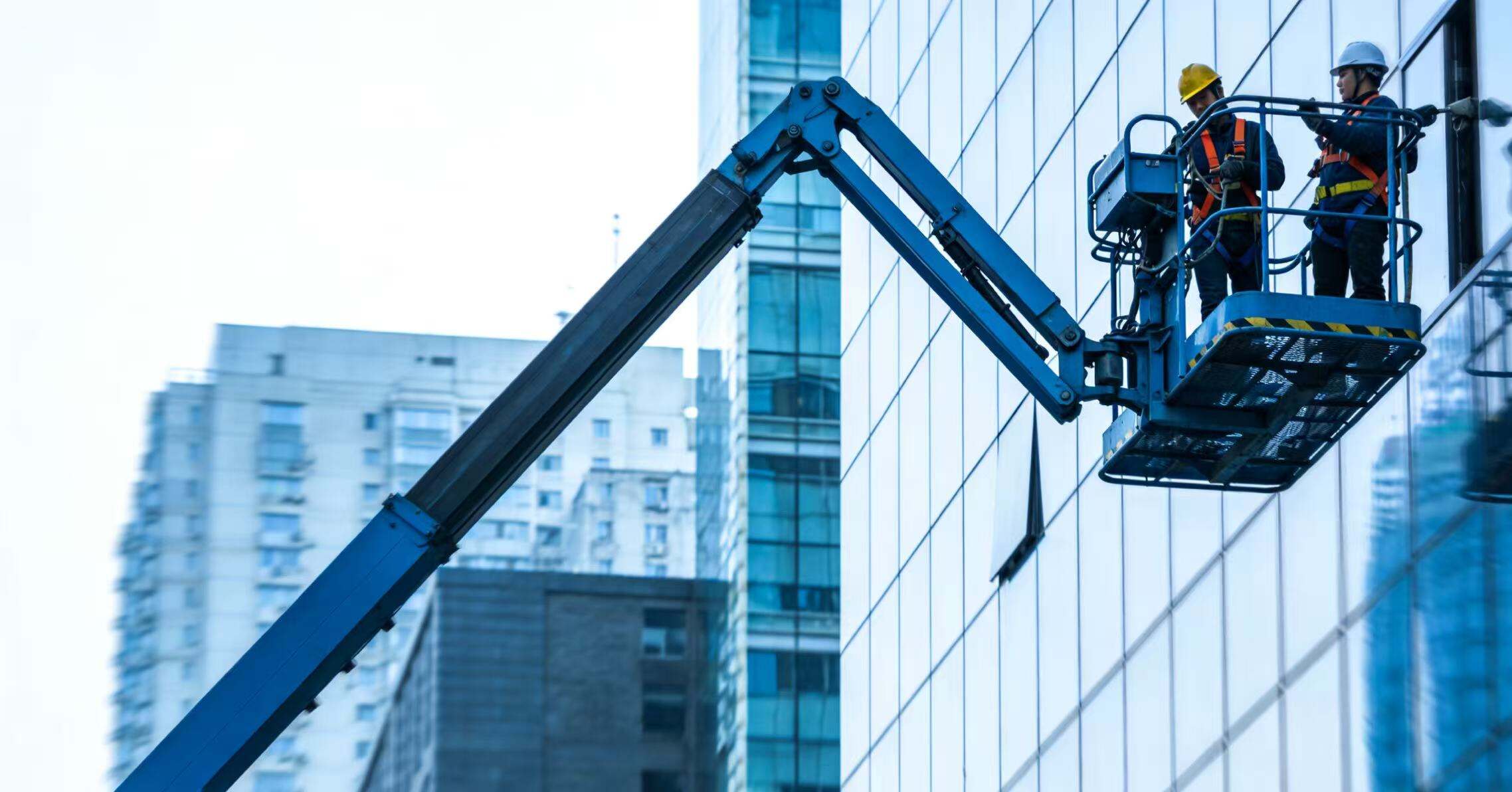 How Boom Lifts Improve Efficiency in High-Altitude Building Maintenance